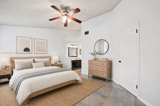 73 NW 98th Ter, Plantation, FL 33324