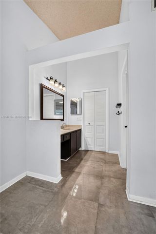 73 NW 98th Ter, Plantation, FL 33324