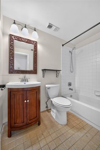73 NW 98th Ter, Plantation, FL 33324