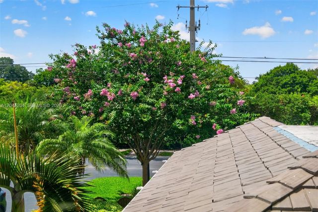 73 NW 98th Ter, Plantation, FL 33324