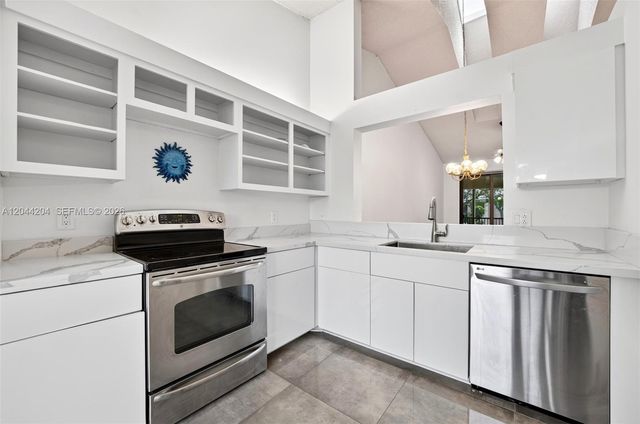 73 NW 98th Ter, Plantation, FL 33324