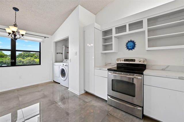 73 NW 98th Ter, Plantation, FL 33324