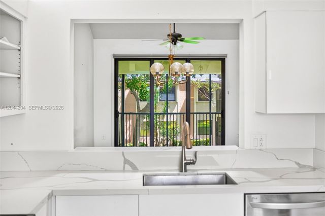 73 NW 98th Ter, Plantation, FL 33324