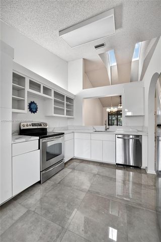 73 NW 98th Ter, Plantation, FL 33324
