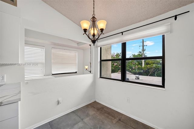 73 NW 98th Ter, Plantation, FL 33324