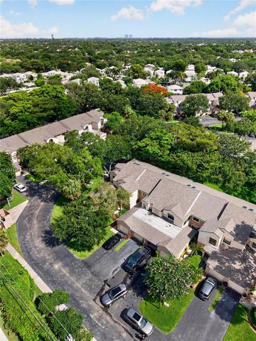 73 NW 98th Ter, Plantation, FL 33324