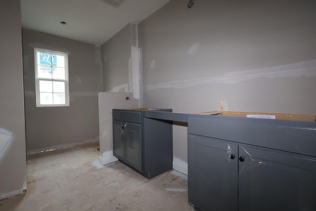 305 Olympic Loop, Commercial Point, OH 43116