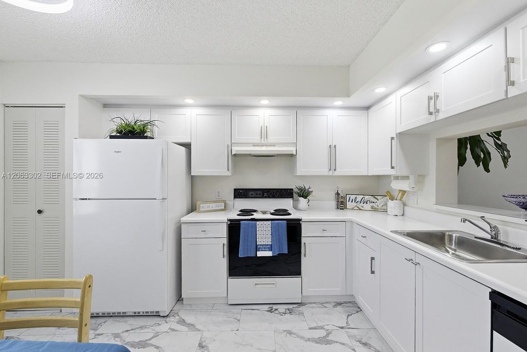 1200 SW 137th Avenue 308E, Pembroke Pines, FL 33027