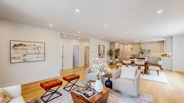 140 Columbia St 1, Brookline, MA 02446