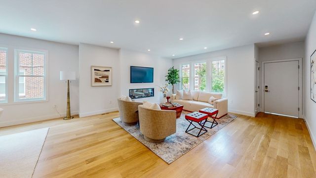 140 Columbia St 1, Brookline, MA 02446