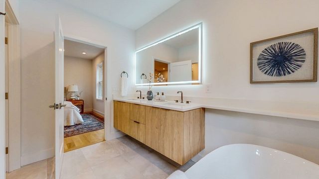 140 Columbia St 1, Brookline, MA 02446