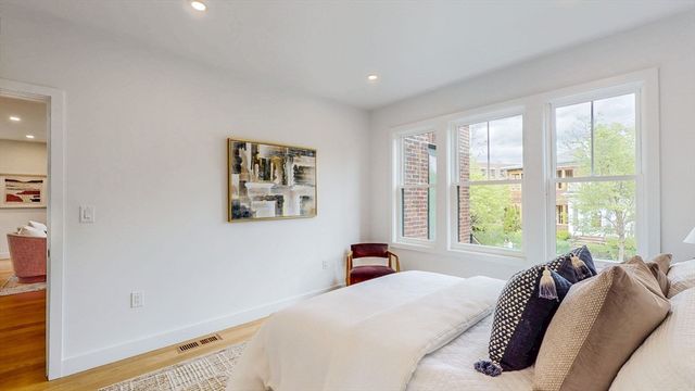 140 Columbia St 1, Brookline, MA 02446