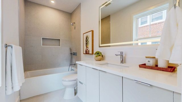 140 Columbia St 1, Brookline, MA 02446