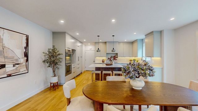 140 Columbia St 1, Brookline, MA 02446