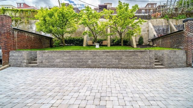 140 Columbia St 1, Brookline, MA 02446