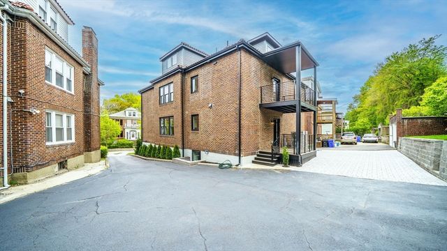 140 Columbia St 1, Brookline, MA 02446