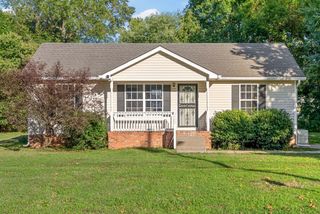 411 Buckeye Ln, Clarksville, TN 37042