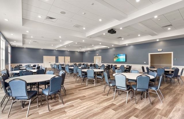 5 Peters Farm Way 305, Westborough, MA 01581