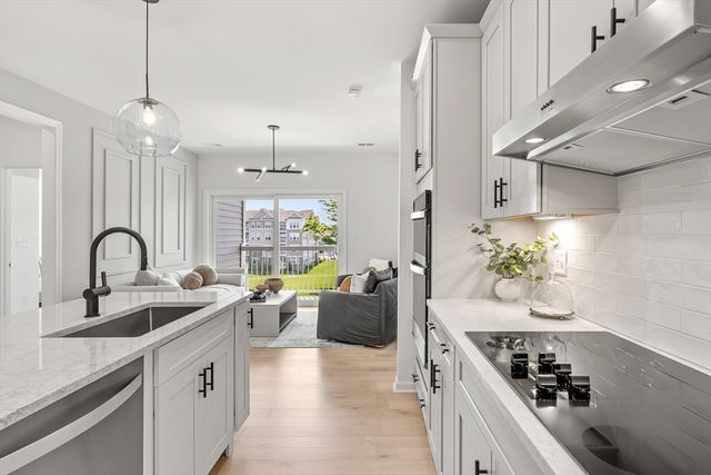 5 Peters Farm Way 305, Westborough, MA 01581