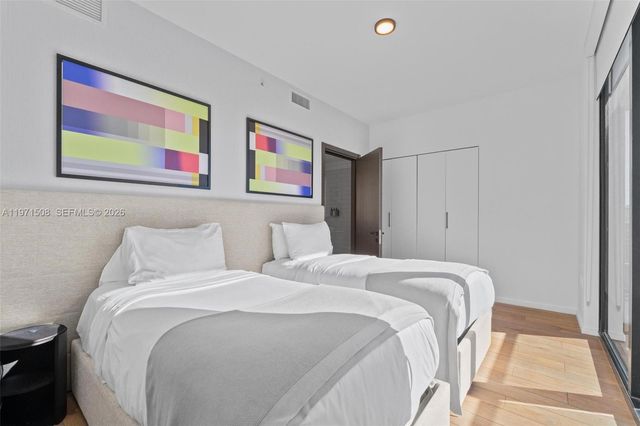 398 NE 5th St 3218, Miami, FL 33132