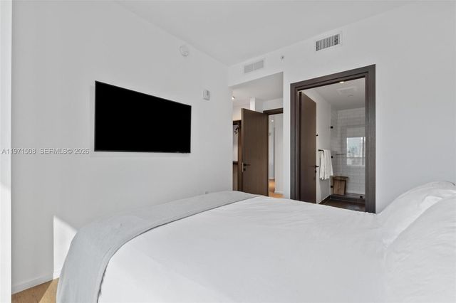 398 NE 5th St 3218, Miami, FL 33132