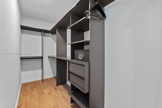 398 NE 5th St 3218, Miami, FL 33132