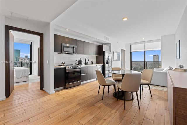 398 NE 5th St 3218, Miami, FL 33132