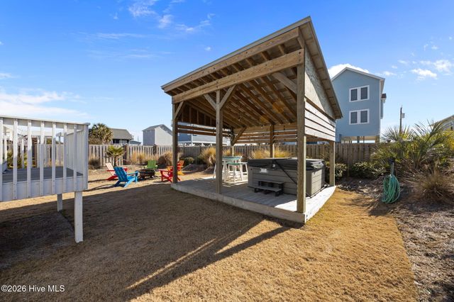 1720 N New River Drive, Surf City, NC 28445