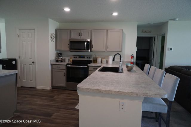 1014 Hammacher Avenue SW, Palm Bay, FL 32908