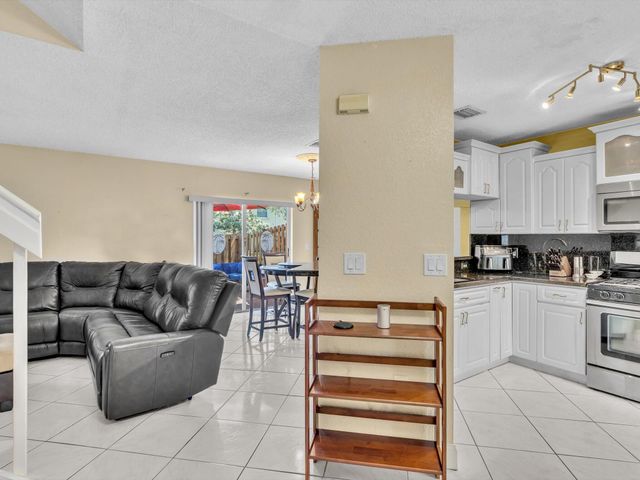 8991 NW 53rd Street, Sunrise, FL 33351