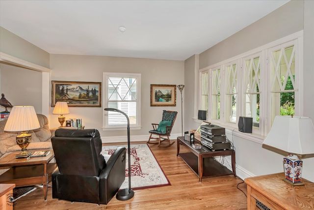 10446 S Prospect Avenue, Chicago, IL 60643