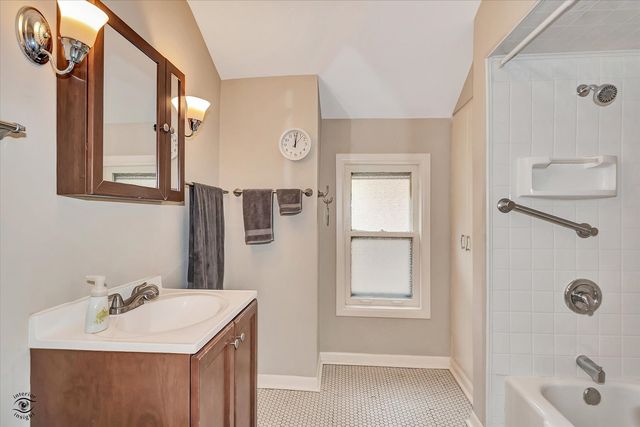 10446 S Prospect Avenue, Chicago, IL 60643