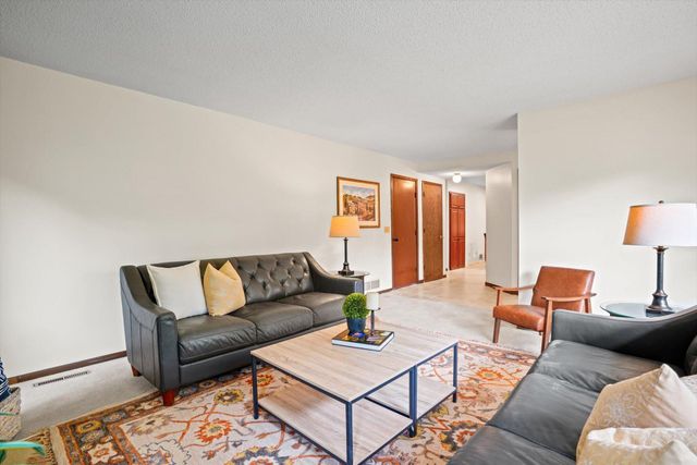 13209 Sheffield Curve, Minnetonka, MN 55305