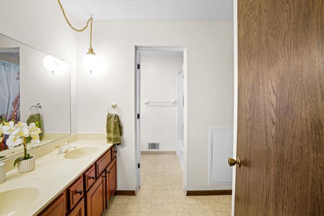 13209 Sheffield Curve, Minnetonka, MN 55305