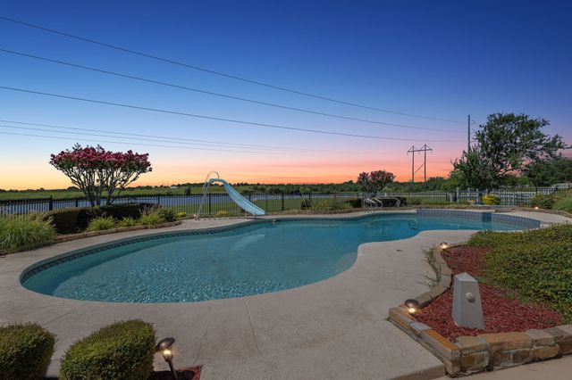 6800 Eastview Drive, Sachse, TX 75048