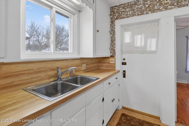 2305 Forest Avenue, Lansing, MI 48910