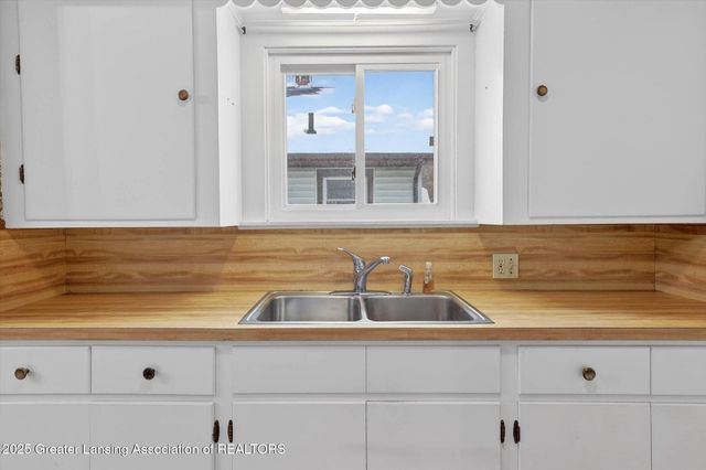 2305 Forest Avenue, Lansing, MI 48910