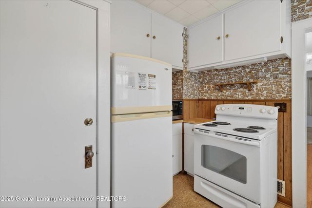 2305 Forest Avenue, Lansing, MI 48910