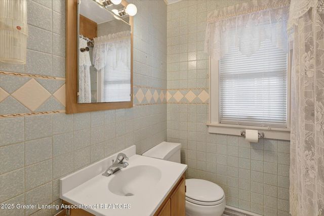 2305 Forest Avenue, Lansing, MI 48910