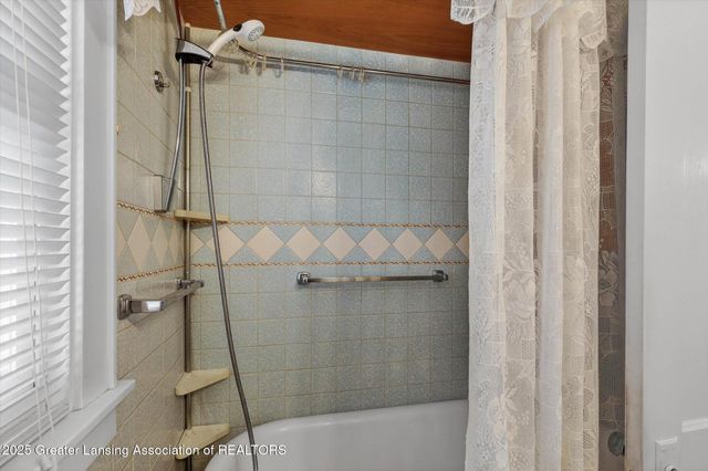 2305 Forest Avenue, Lansing, MI 48910