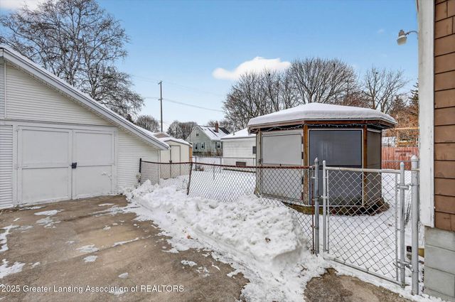 2305 Forest Avenue, Lansing, MI 48910