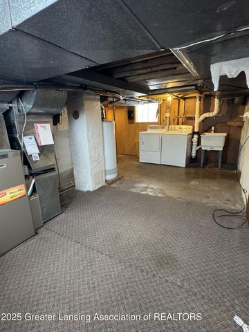 2305 Forest Avenue, Lansing, MI 48910