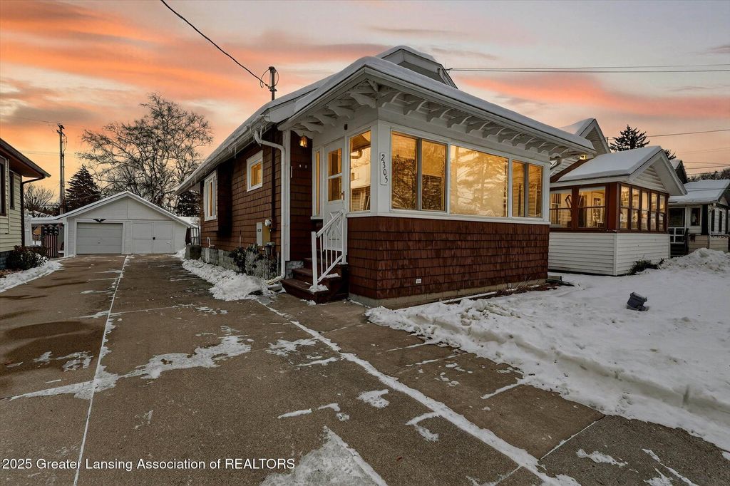 2305 Forest Avenue, Lansing, MI 48910