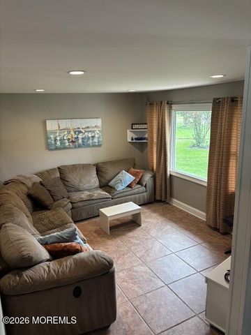 33 Barbara Lane, Oakhurst, NJ 07755