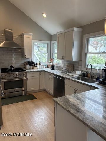 33 Barbara Lane, Oakhurst, NJ 07755