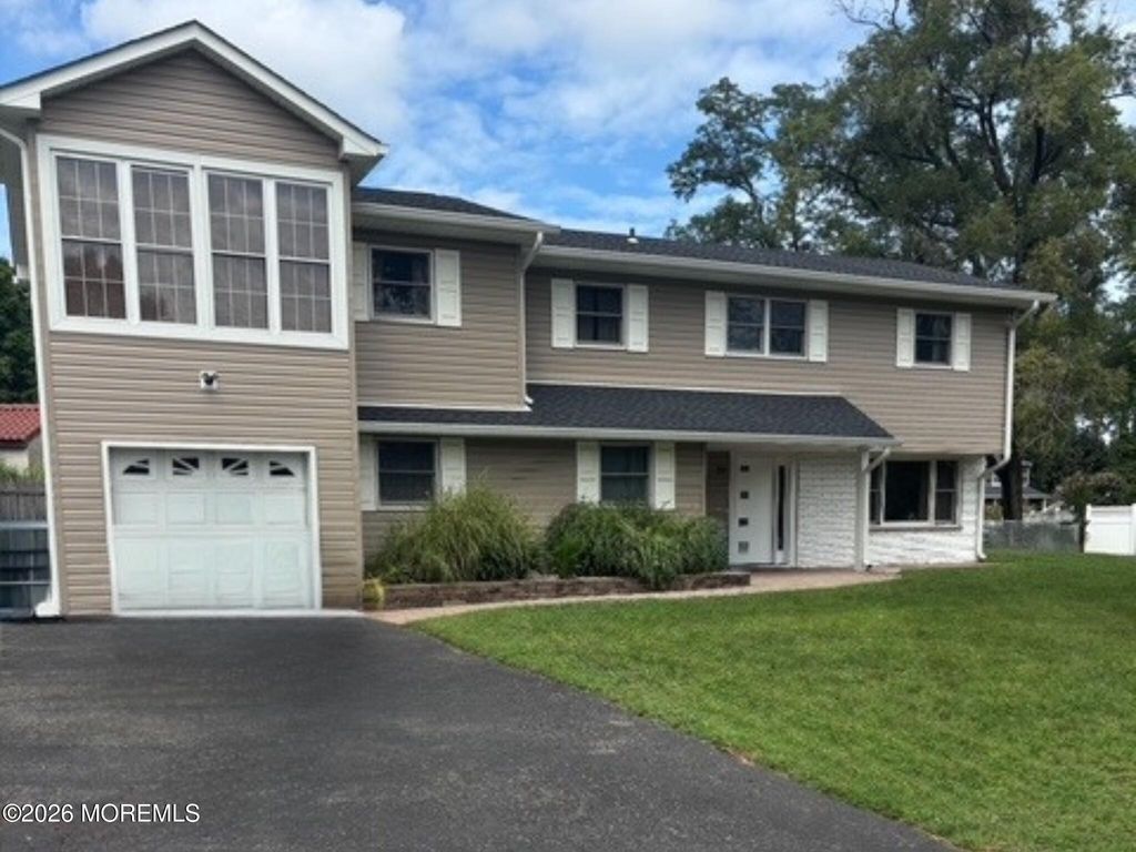 33 Barbara Lane, Oakhurst, NJ 07755