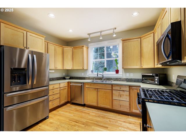 7535 Se HARRISON St, Portland, OR 97215