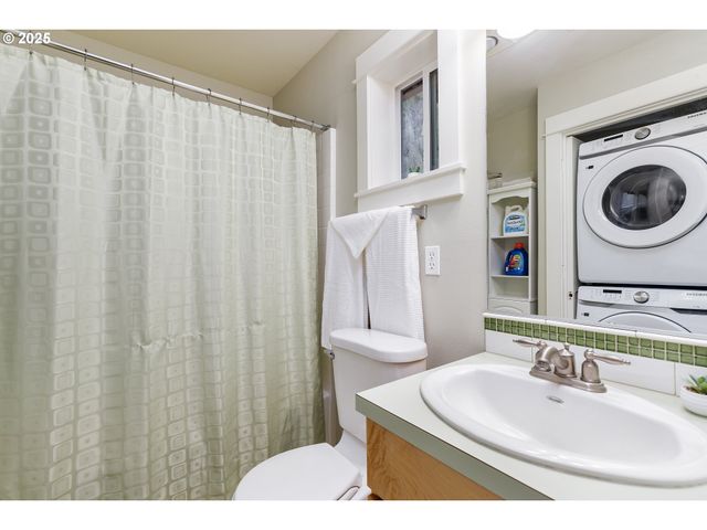 7535 Se HARRISON St, Portland, OR 97215