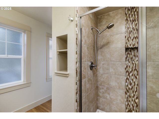 7535 Se HARRISON St, Portland, OR 97215