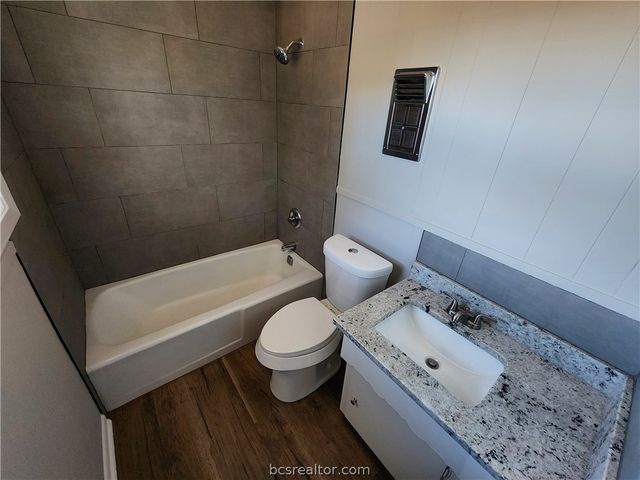 1405 Broadmoor Drive, Bryan, TX 77802